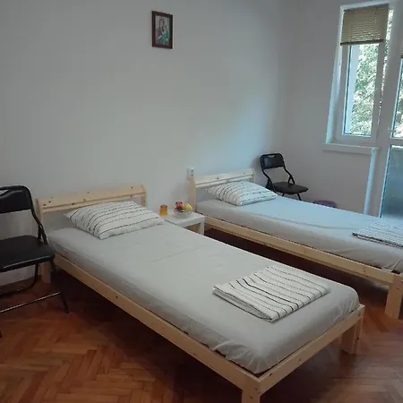 Gazde/Camere de închiriat стеди - за гости